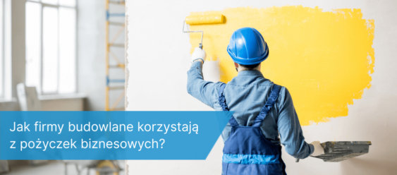 Pracownik budowlany w kasku maluje ścianę na żółto wałkiem, symbolizując rozwój firm budowlanych finansowany z pożyczek biznesowych